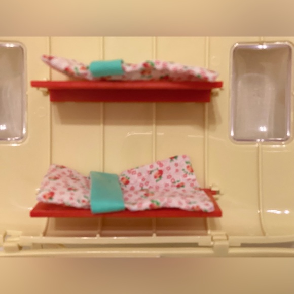 Calico Critters Caravan Family Camper and Accessories - Picture 6 of 9